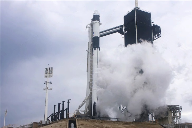 SpaceX载人首飞任务推迟 天气如何影响火箭发射的?